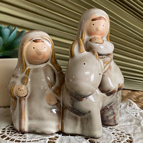 Other - Nativity Pottery Christmas Decor
